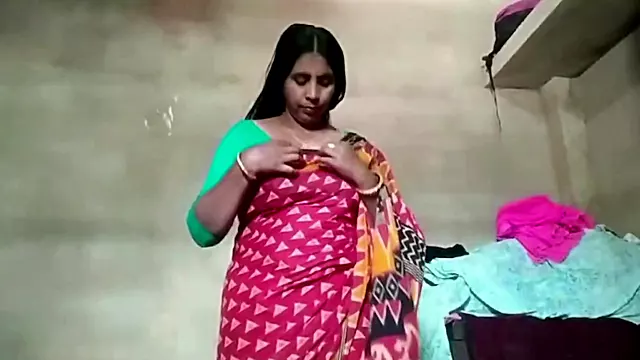 देसी आंटी, हॉट वालियां, देसी, देसी सेक्सी वीडियो, देसी विलेज, गांव की देसी सेक्सी वीडियो, हसीना