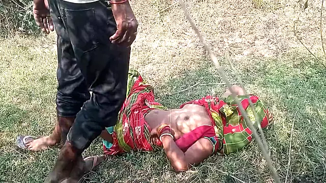 Deshi Village Bhabhi Outdoor Sex Video