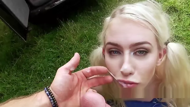 Pik Er For Stor Teen, Offentlig Pik, Blondine Stor Pik, Ung Med Kæmpepik, Ung Blondine, Blowjob Offentlig
