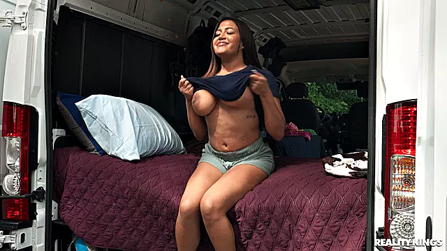Alex'in, Naturel Boobs Anal, Meme Sakso, Kumral Doggy, Memeli Esmer, Gögüs Arası, Misyoner, Am Gösterisi