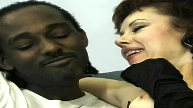 میلف ۴۰ ساله, سکس ممه گنده, پاشیدن منی روی ممه گنده, منی پاش پستان گنده, پستون گنده, ریختن منی روی پستون