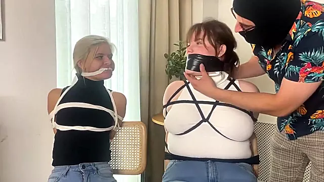 Mostra Le Tette Amatoriale, Femdom Sadomaso, Milf Bionda Culona, Una Bionda E Una Bruna Inculate Da In Solo Cazzo