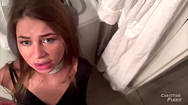 Amateur Dusche, Russische Amateure, Handschellen Blowjob, Blowjob Pisse, Latexstrümpfe, Dusche