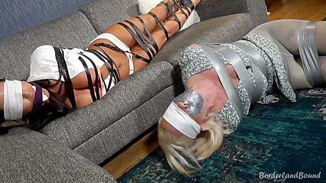 Mega Absätze, Grosse Brüste In Strümpfen, Tied Blond, Versteckt Blasen, Filmstars Gefesselt
