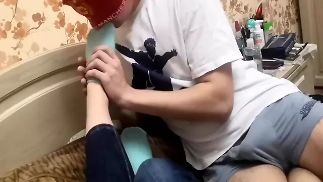 Footjob steep Mom and lick mom feet Cum home