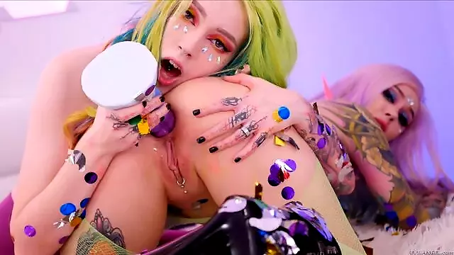 Velke Kozy, Velky Kozy Lizani, Prsaté Kundy, Výstřik Do Bot, Boty Fetiš, Lesby Lick Boobs, Lizani Prsou