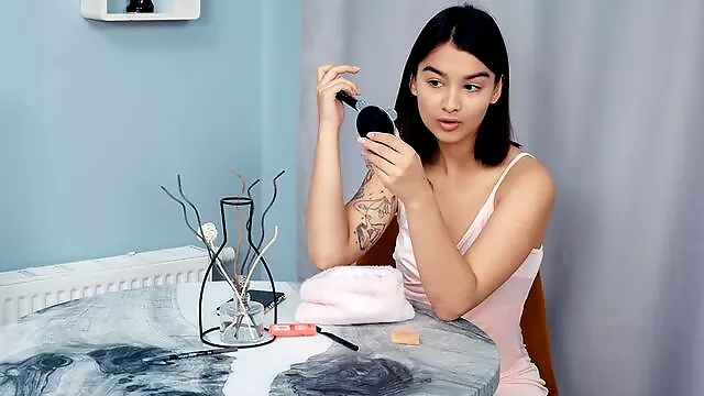 Esmer Cılız, Genç Esmer, Am Parmaklamalı Masturbasyon, Kizi Alisdiriyor, Solo Mastürbasyon