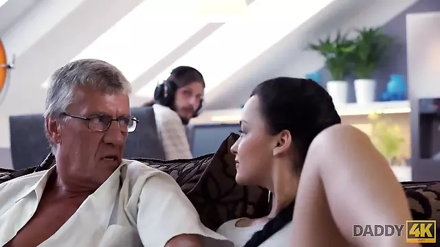 Vater Lutscht Schwanz, Reifevater, Reife Boy, Reife Alter Mann, Alt Jung Draussen, Old Man Leckt Teen