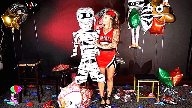 Madi B's Halloween Mylar Mass Pop 4K (3840x2160)