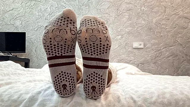Yoga socks destruction F