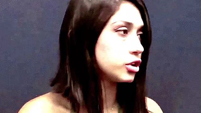 Smoking Hot Lips Model Stephany Video 021