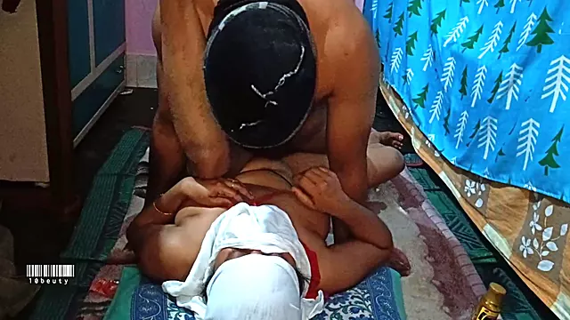 Bangali Hot Married Woman Gets Fucked By A Watchman !!