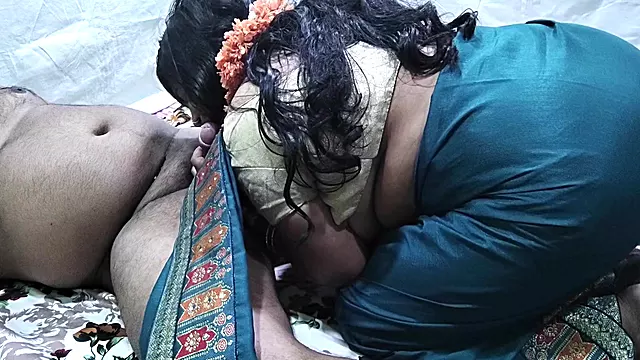 Sexy Bhabhi Ko Ghar Me Jakar Land Chuswvaya