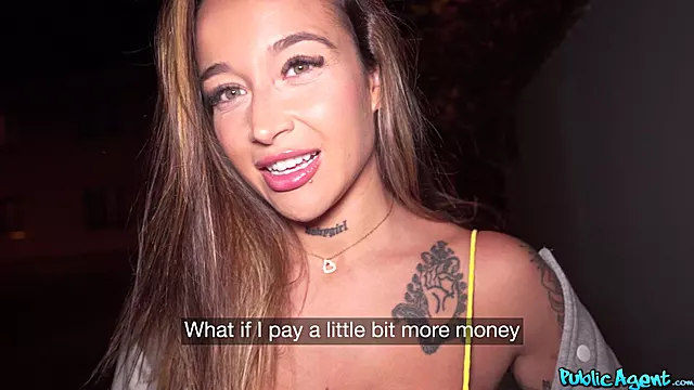 Blonde's Wild Discount in a Taxi