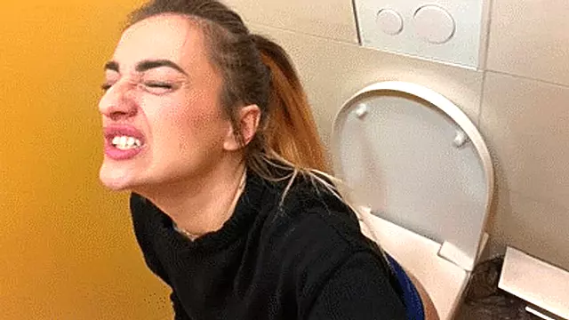 LONG & NOISY visit to a public toilet