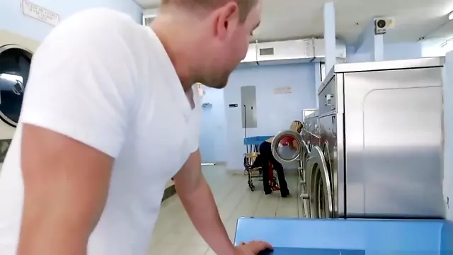 Jakol Sa Publiko, Sarap Naglalaba