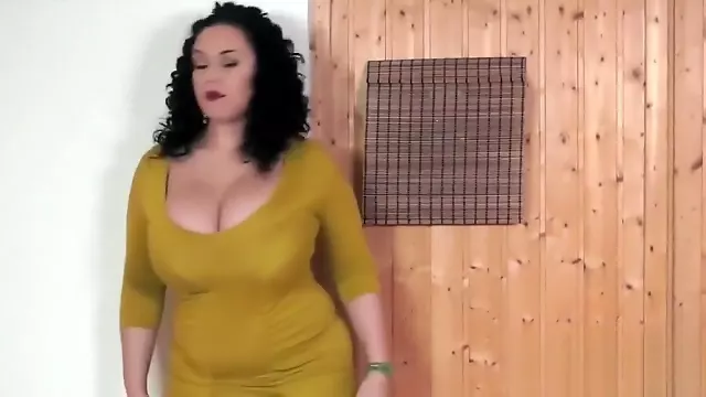 Tias Calientes, Nena Gets Caliente, Nena