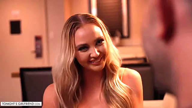 Sex Duze Cycki, Cycata Blondynka, Duzeb Cyce Z W Bieliznie, Bisex, Blondynka W Bieliznie, Piersi Blondynki