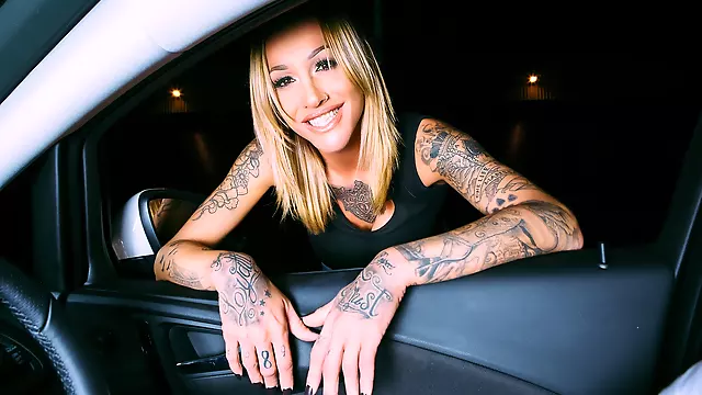 Autoreggenti Tettone, Tettona Bionda, Milf Bionde, Tette Enormi Milf, Tettone Tatuate, Milf Tettone