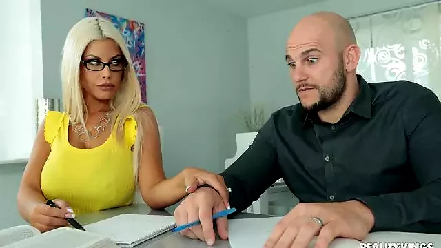 Misjonarz, Sex Duze Cycki, Duże Cyce Anal, Leginsy, Piekna Cycata, Dupa Na Stojąco, Na Stojąco