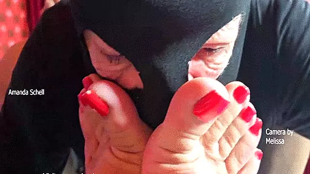Füße, Lesben Füße, Foot Worship Lesbisch, Füsse Lecken, Fuß Und Lecksklave, Füße Auspeitschend