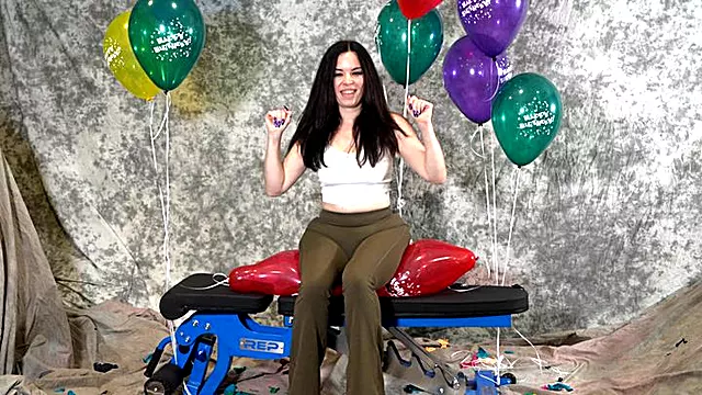 Jasmin Jai s Helium Birthday Balloon Sit-Pop Spectacle