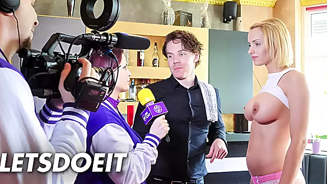German Amateur, Tettona Bionda, Tettone Finte, Tettone Con Tatuaggi, Sborrata Sulle Tette