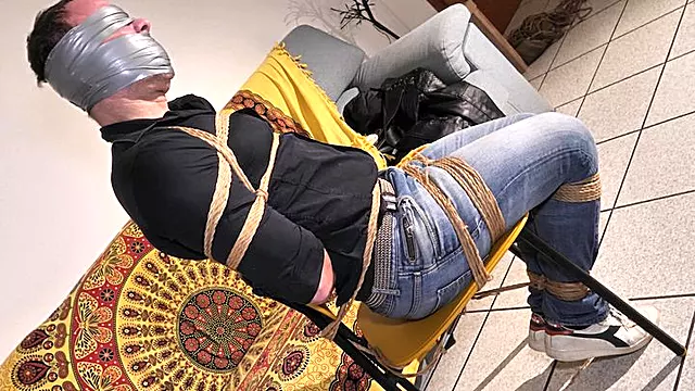 Ligotage Fétiche, Epouse Attachee, Chaussure Domination, Domination Feminine, Face Assise