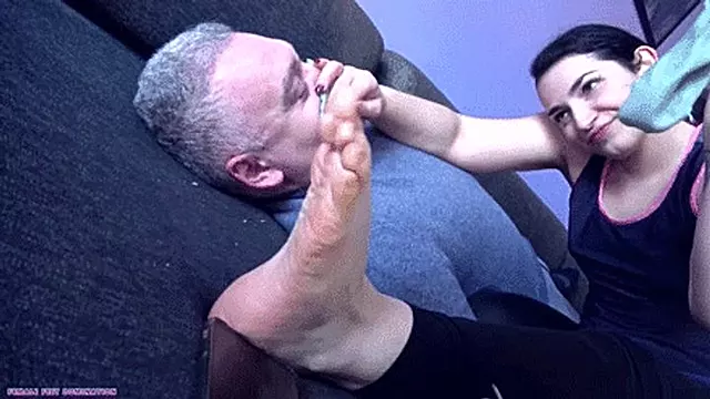 Talpile Goale, Fetish Picior Dominatie, Foot Domina, Picioare Pe Fata, Picioare, Umilire Picioare