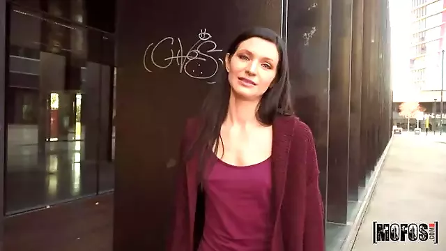 Skinny Brünette, Große Schwänze Blowjob, Schwanz, Doggystyl Mit Brunetten, Brunette Ins Gesicht Wichsen