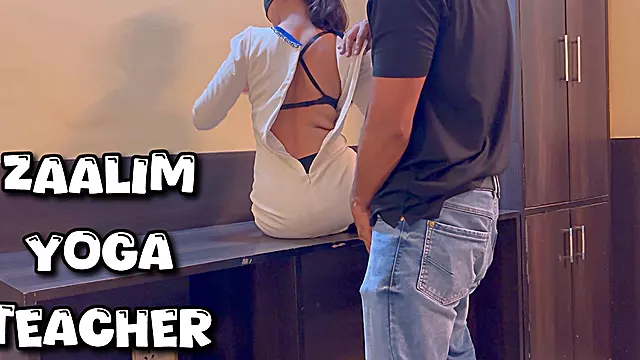 Zaalim Yoga Teacher Fucked Beautiful Fitness Girl During Training - India Desi MILF Hindi Talk Mms Sex Videos