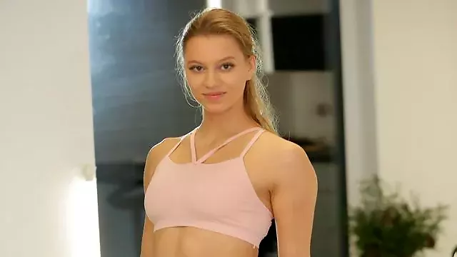 Blonde Debout, Cuissardes, Aime Jeune, Ado Gorge Profonde, Felation Profonde, Branlette Hard