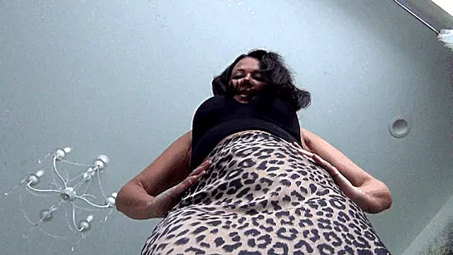 女同Pov, 巨大, 陰莖手交, 手交, 裙底, 鸡巴