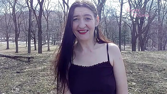 Reife Amateur Frauen Solo, Milf Brünett Solo, Brünette Outdoor, Smoking Brünette, Brünette Solo