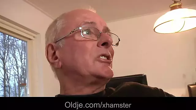 Zezadu, Kozy, Výstřik Na Kozy, Malá Prsa