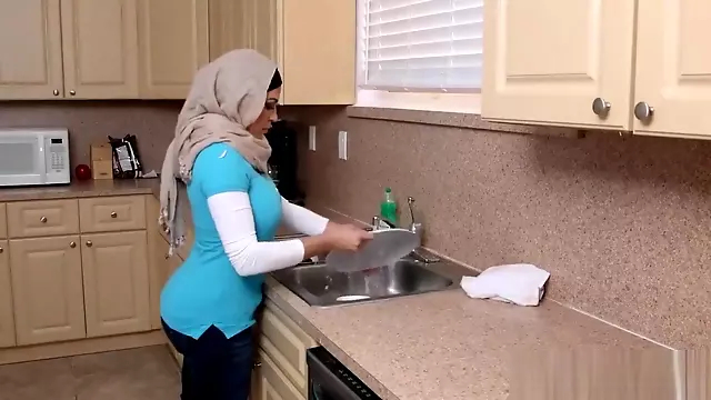 Büyük Göğüslü Arab, Arap Milf Porno, Buyuk Beyaz Meme, Göğüs Arası Yarak, Mia Khalifa Altyazı Porno