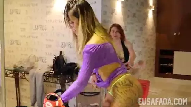 Brazilky Lesbicky, Milf Lesbičky, Lesby, Lesbicky V Prirode, Ukazuje, Pristihla