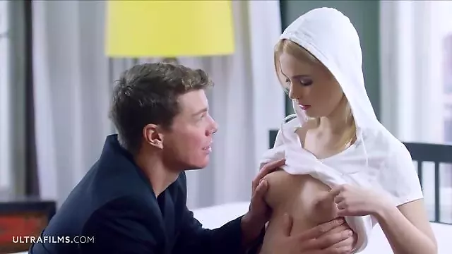 بلوند, سکس خارج, سکس دهنی, دختر گاوچران, جوان بلوند, لیسیدن کس داغ, پاهای کم سن, بلوند تراشیده, سکسی واقعی