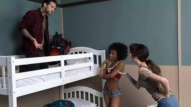 O Durdulie Se Fute Cu Un Negru, Picioare Lungi, Babe, Futut De Un Model, Negri Fut In Cur