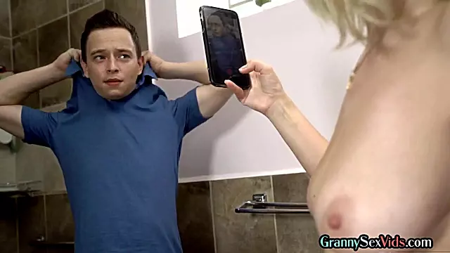 Blondiner Uskyldig, Blonde Bedstemor, Sød Fisse, Søde Kvinder, Beskidt Kusse, Granny Doggy Stile