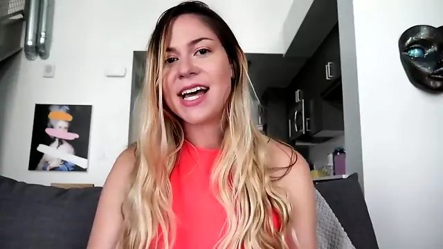 Ash Unboxes Pornhub Toys - GSpot Vibe!