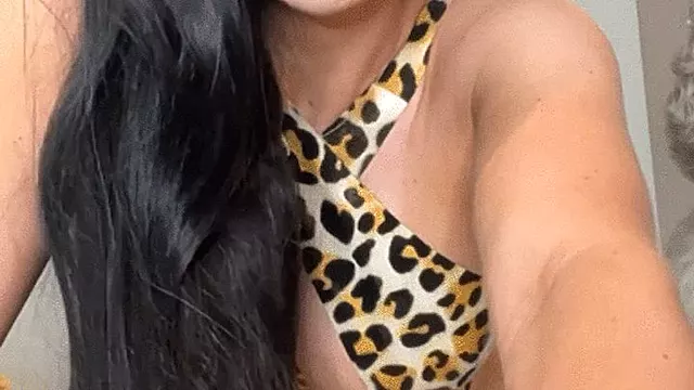 Tits Out, Lips Pouting This Goddess Decides When You Cum.