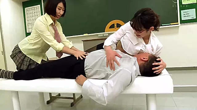 Asiatky Prsa, Honění Asiatky, Cucani Asiatky, Učitelka Asie, Kozy, Japonský Honění, Učitelka Honění