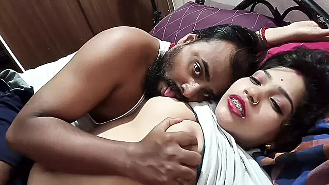 Desi Indian Girl Sona Bhabhi's Big Boobs Pressed by Boyfriend in Homemade Sex