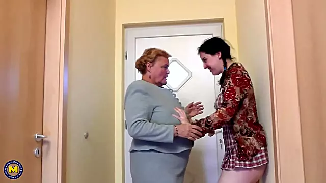 परिपक्व Lesbo, लेस्बियन, अधेड़ औरत