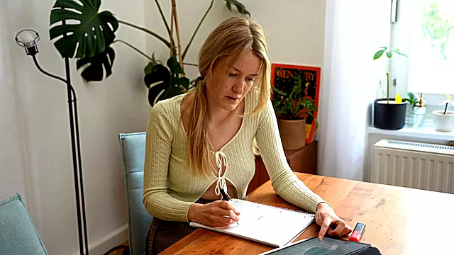 Kleine Titten Blond, Blonde Mutter, Blondinekleine Titten, Blonde Möpse, Firsting Bei Mutter