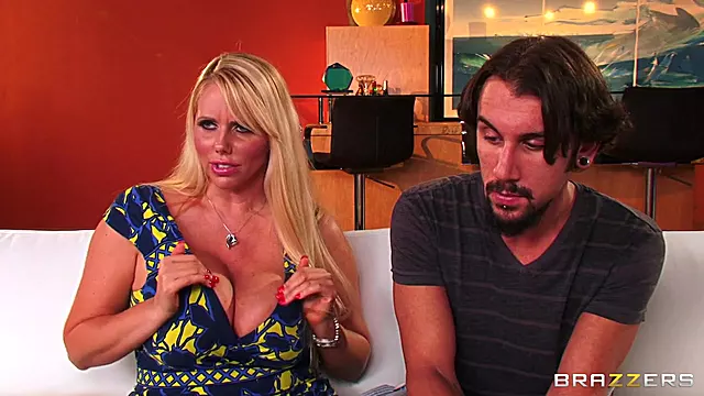 Grote Tieten Neuken, Milf Busty Blond, Hoge Hakken Grote Tieten, Dikke Tieten Buiten, Tatoeage Dikke Tieten