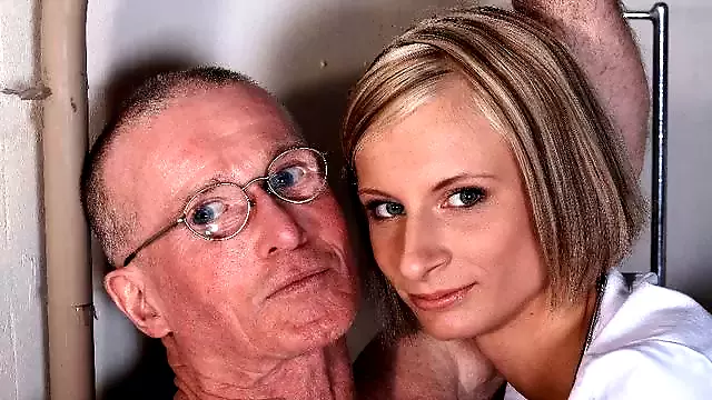 Teini Anaali, Laiha Blondi, Teini Blondi, Hoitaja Suihin, Lehmityttö, Teini Handjob, Paris Teini