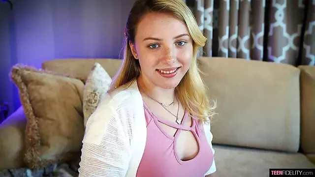 Noge, Ker Lize, Sise, Poljubac Tinejdzeri, Male Sise, Drkanje Na Cizme, Male Sise Anal, Tinejdzerke Drkanje
