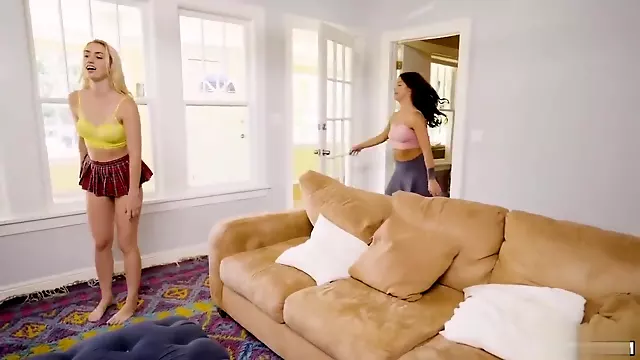 Caralhao Enorme, Pau Enorme, Trios Caralhos Dotados, Saia, Pila Enorme Sexo A Três, Mini Saia